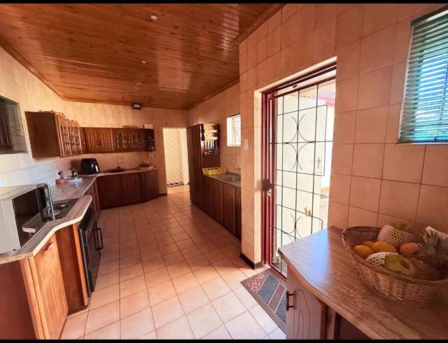 3 BEDROOM HOUSE FOR SALE IN VANDERBIJLPARK SE 2